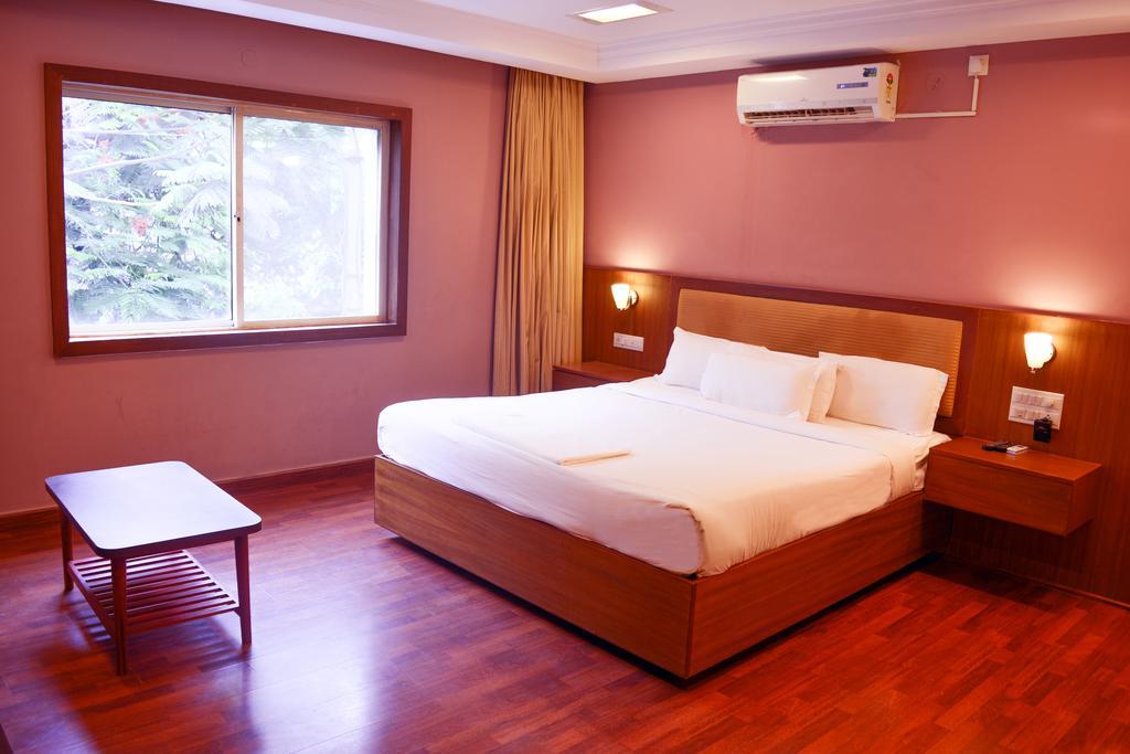 Serene Boutique Hotel Bangalore Exterior photo