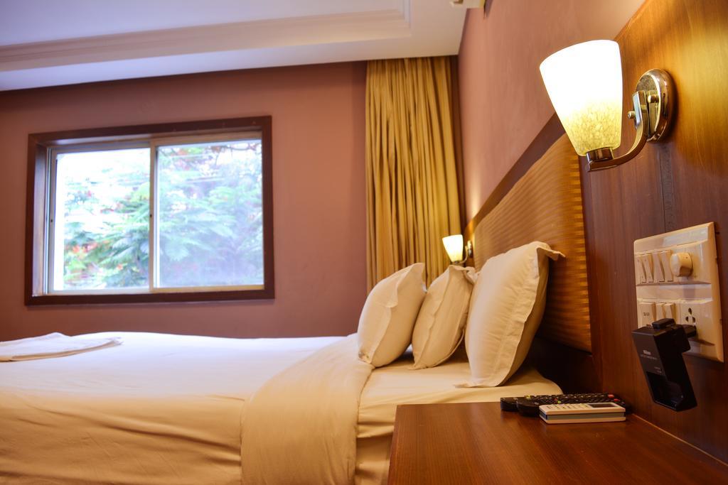 Serene Boutique Hotel Bangalore Exterior photo