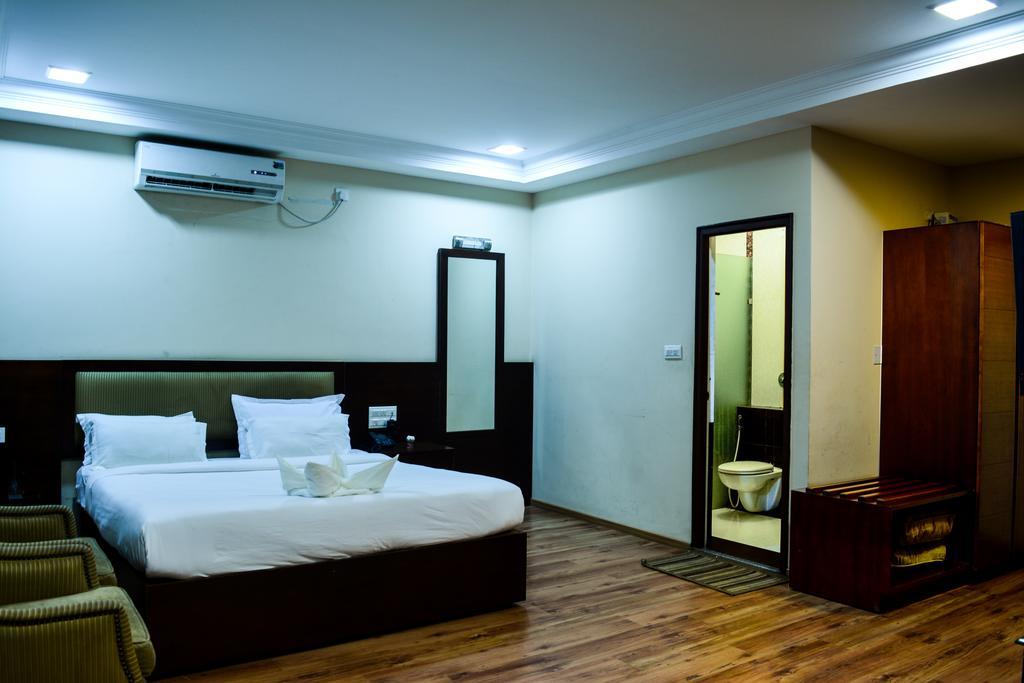 Serene Boutique Hotel Bangalore Exterior photo